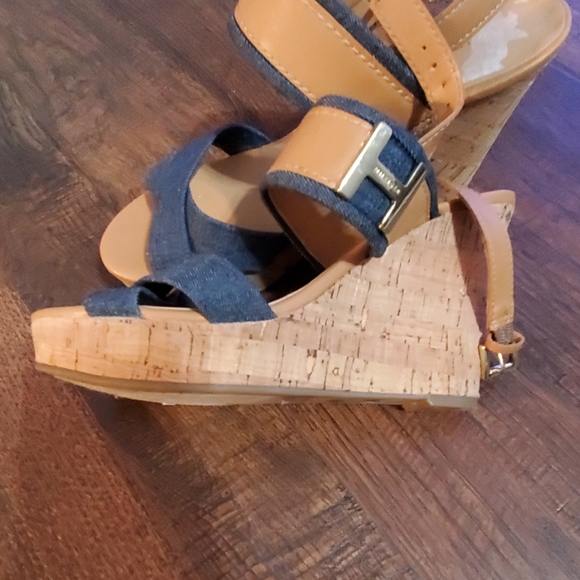 Tommy Hilfiger wedges. - Picture 2 of 2